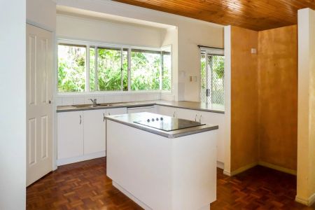 Family Home in Mount Coolum - Photo 2