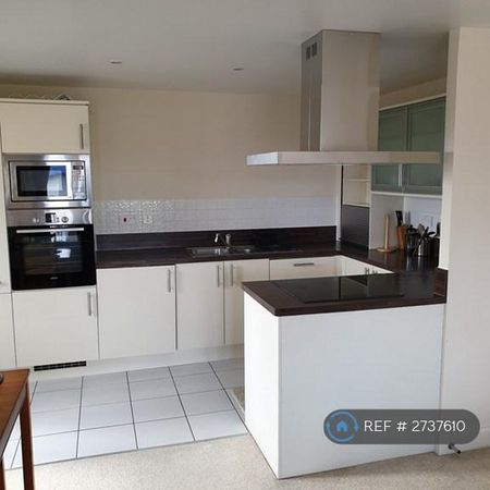 2 bedroom flat to rent - Photo 4