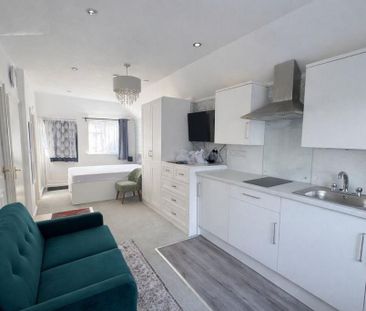 Studio to rent - Photo 2