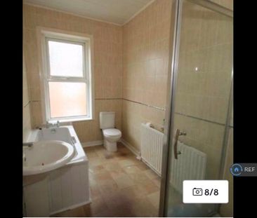 2 bedroom end of terrace house to rent - Photo 5