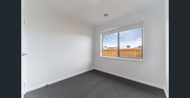 **RECEIVE ONE MONTH FREE RENT, ASK US HOW! Brand New 4-Bedroom Family Home for Lease – Deanside - Photo 1