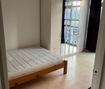 1 Bed Flat, Grantham Court, SE16 - Photo 3