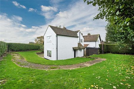 A quintessential country cottage in the village of Ewhurst on a working farm, with great views, a generous garden, spacious accommodation and a modern interior. - Photo 4