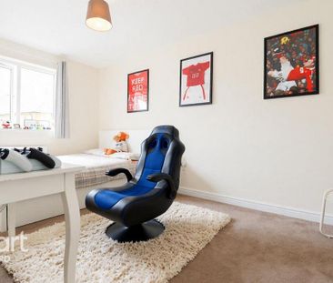 4 bedroom end of terrace house to rent - Photo 4