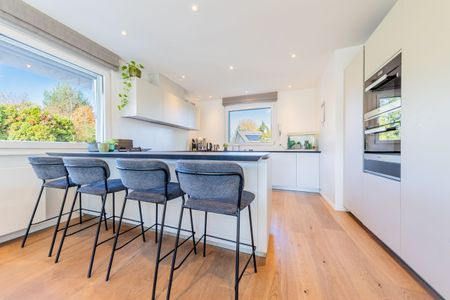 Magnifique villa 6p / 4 CHB + bureau / Jardin avec piscine - Photo 4