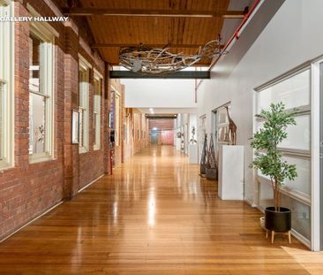 Warehouse conversion with spectacular rooftop terrace - Photo 1