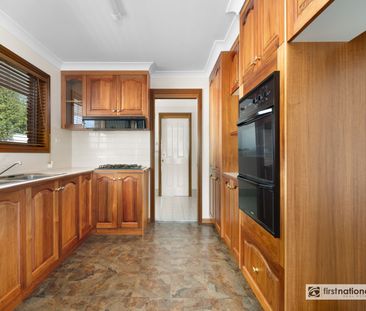 Sought-After Laffing Waters Estate - Photo 6