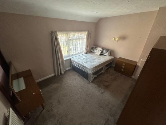 Room in a Shared House, Fox Green Crescent, B27 - Photo 1