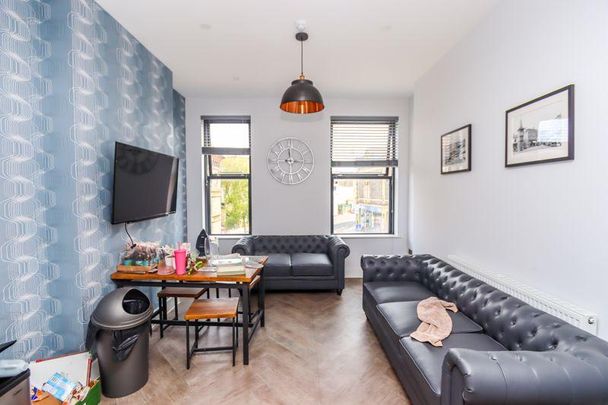 1 bedroom in a flat share to rent - Photo 1