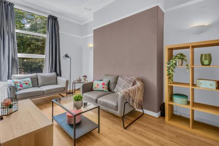 2 bedroom flat to rent - Photo 2