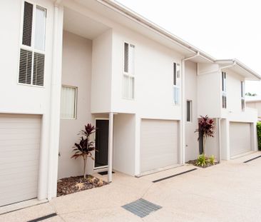 Spacious Townhouse with Airconditioning - Photo 2