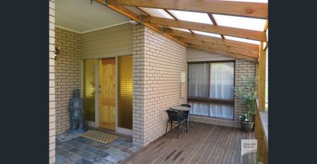 Partly Furnished Top-Floor Unit– 10 Minutes to Hobart CBD - Photo 4