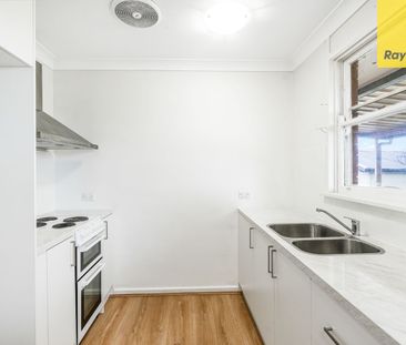 THREE BEDROOM FAMILY HOME! - Photo 2