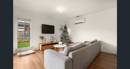 Neat As A Pin And So Convenient - Photo 2