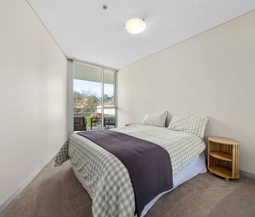 Immaculate Waterside Residence - Photo 3