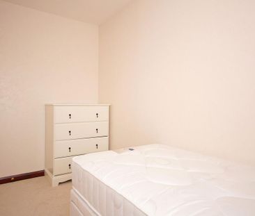 2 bedroom end of terrace house to rent - Photo 1