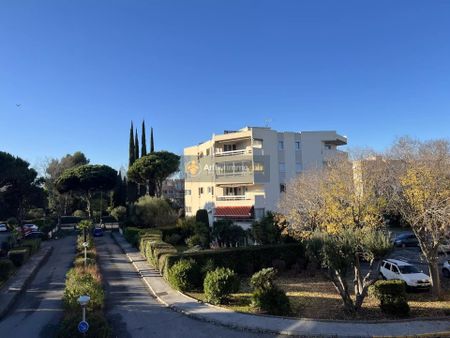 Location Appartement 2 pièces 52 m2 à Fréjus - Photo 2