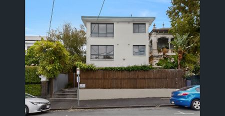 Brilliant Burnett - Photo 3