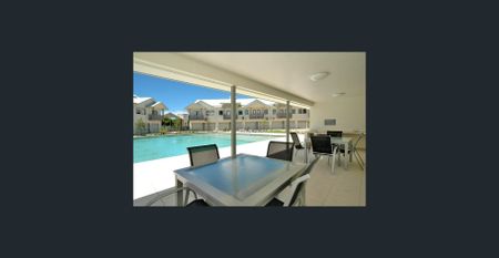 Leafy Outlook - 3 Minute Walk to Beach and Cafes! - Photo 5