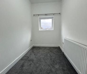 2 bedroom end of terrace house to rent - Photo 5