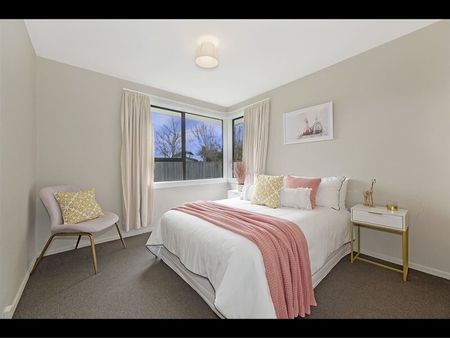 Spacious and Sunny Home - Photo 5