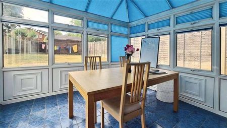 Lind Close, Earley, Reading, Berkshire, RG6 - Photo 4