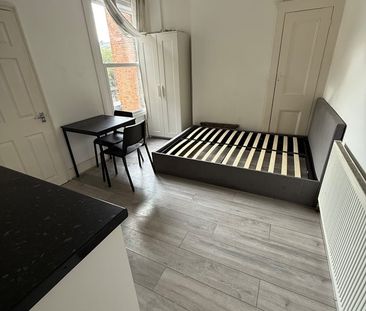 Studio Flat, Myddleton Road, N22 - Photo 5