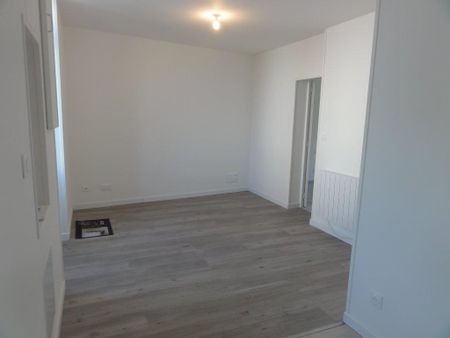 Location Appartement 2 pièces 37m² LE CREUSOT 71200 - Photo 4