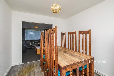 4 bedroom detached house to rent - Photo 5