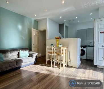4 bedroom end of terrace house to rent - Photo 6
