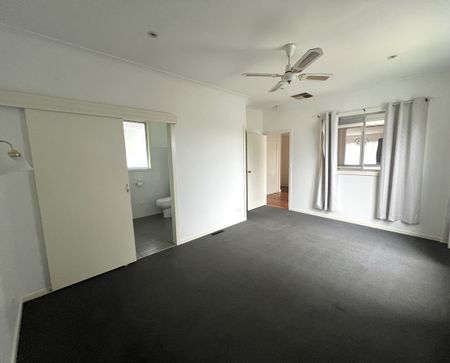 60 Grutzner Avenue,, Shepparton VIC 3630 - Photo 4