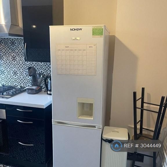 1 bedroom in a flat share to rent - Photo 1