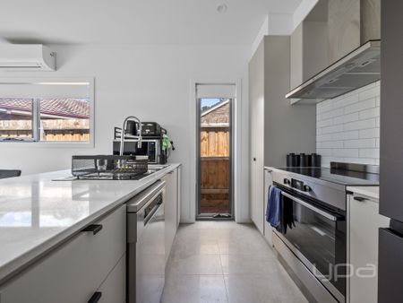 3 BEDROOM FAMILY HOME - Photo 3