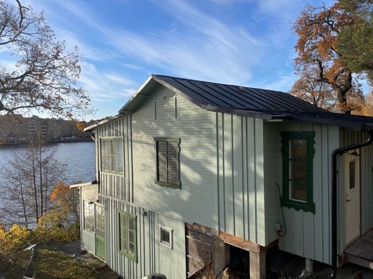 Litet hus på sjötomt för den lilla familjen - Foto 1