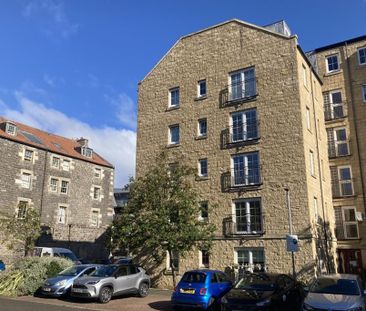 2 bed flat for rent in The Shore - Photo 3