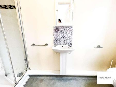 Griffiths House, Cefn Coed, Merthyr Tydfil, CF48 - Photo 5