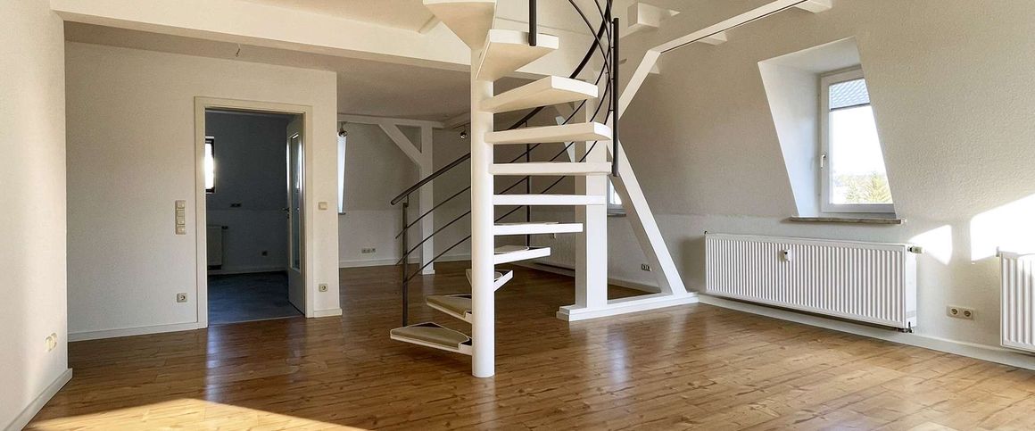 Modernisierte 3-Raum Dachgeschosswhg. mit Dachterrasse & Kamin - Foto 1