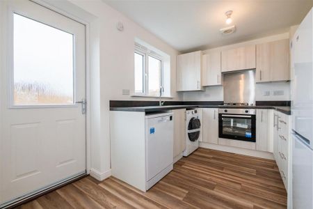 2 bedroom semi-detached house to rent - Photo 5