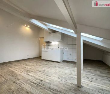 Podkrovní byt 1+kk, 29 m - Фото 1