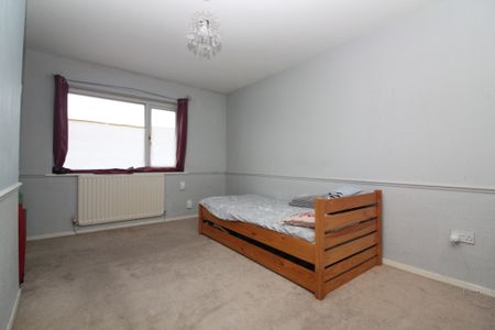 2 Bedroom Semi-Detached House - Photo 4