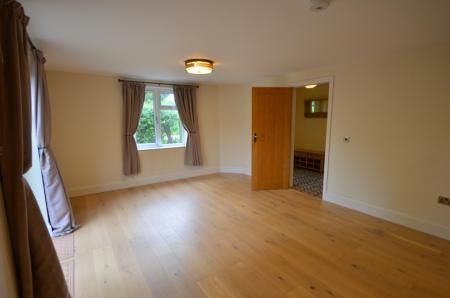5 bedroom Detached house To Let - Photo 4