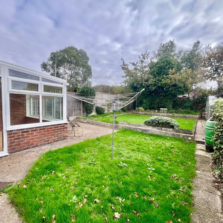 2 bedroom semi-detached bungalow to rent - Photo 1