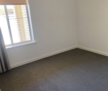 Quiet Unit in small group - Photo 3