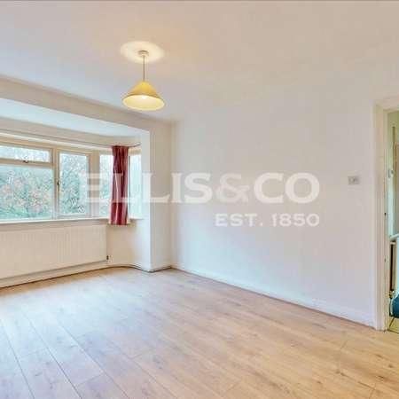 Costons Lane, Greenford, UB6 - Photo 1