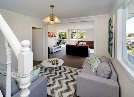 For Rent – Newly Renovated 4 Bedroom Family Home with Pool $1,000 per week - Photo 4