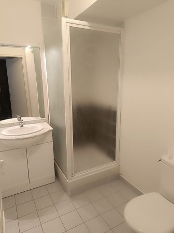 Location Appartement 2 pièces 36m² LA ROCHE SUR YON 85000 - Photo 4