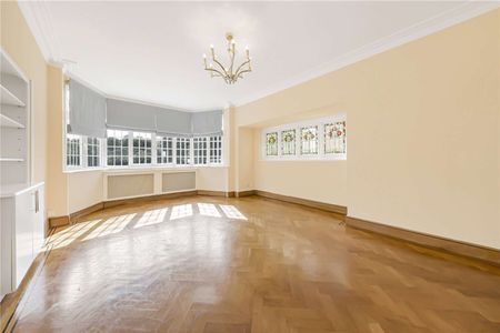 Excellent size family home offering over 3,200 sq ft of well proportioned accommodation. - Photo 5