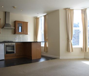 2 bedroom Flat To Let - Photo 4