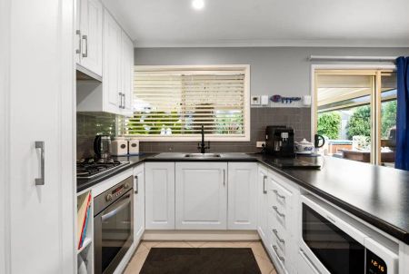 “Luxurious Living Awaits 4 Bedroom Home featuring Granny Flat in Prime Gulfview Heights Location!” - Photo 4