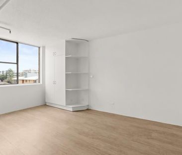 Studio Aparmtent in the Heart of Bondi! - Photo 3